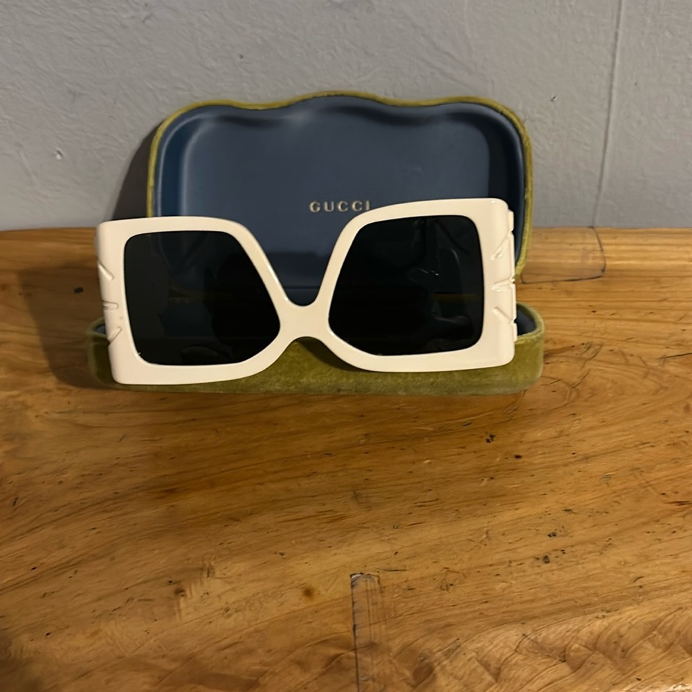 Gucci Dramatically Squared Sunglasses With Inlaid… - image 4